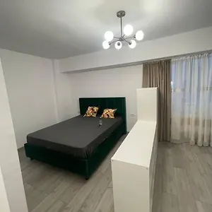 Garsoniera Spatioasa Mega Mall Bucureşti